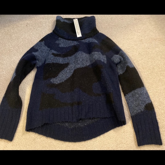 NEW Aqua Bloomingdale’s Women’s Knit Turtleneck Sweater Small Blue Camouflage - Picture 2 of 4